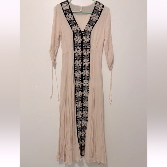 NWOT FREE PEOPLE EMBROIDERED BOHO FESTIVAL DRESS 0/xs - Picture 2 of 10